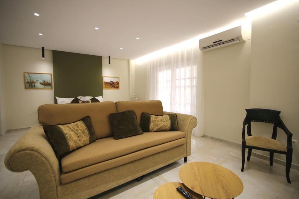 Eclectic Apartment Near Downtown Heraklion  Exterior photo