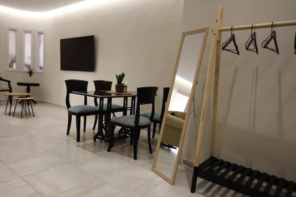 Eclectic Apartment Near Downtown Heraklion  Exterior photo